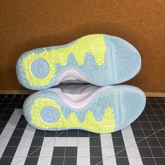 Nike KD Trey 5 X - YouTube Nike
Kevin Durant
‘Trey 5 x’